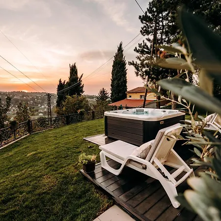The Cypress & Vineyard Ii Villa *